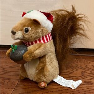 Animated Gemmy  Christmas Squirrel Plush Toy with Santa Hat neck scarf acorn EX